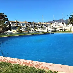 https://apartamento-en-roses-con-vistas-al-canal-y-piscina.catalonia-hotels.com